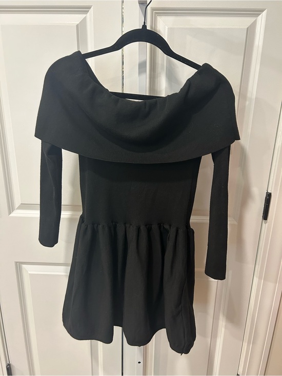 Dresses & Skirts - Black Off-Shoulder Long Sleeve Mini Dress